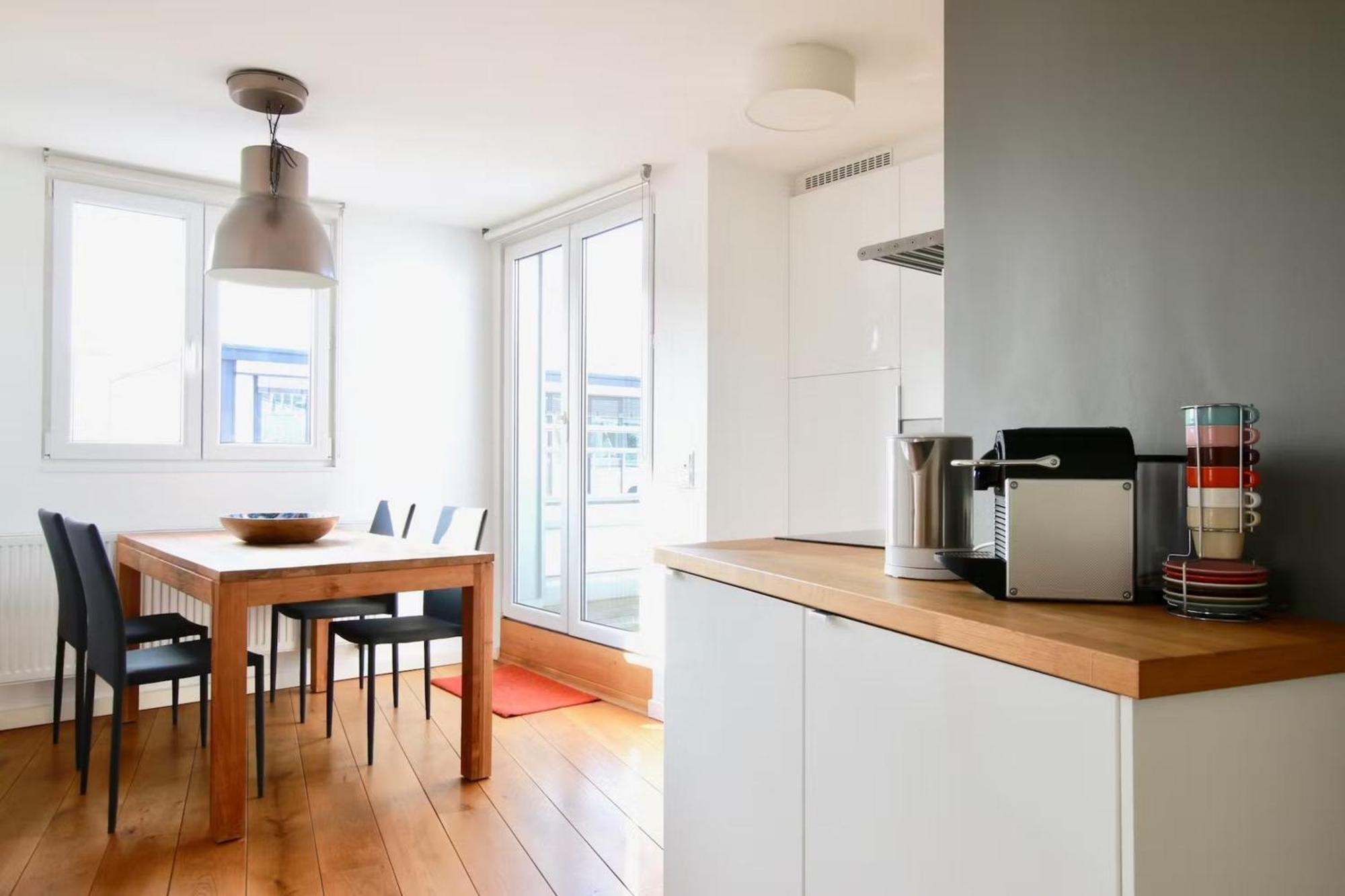 Grosse Dachgeschosswohnung Mit Balkon Im Belgischen Viertel Appartement *