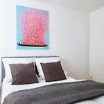 Grosse Dachgeschosswohnung Mit Balkon Im Belgischen Viertel