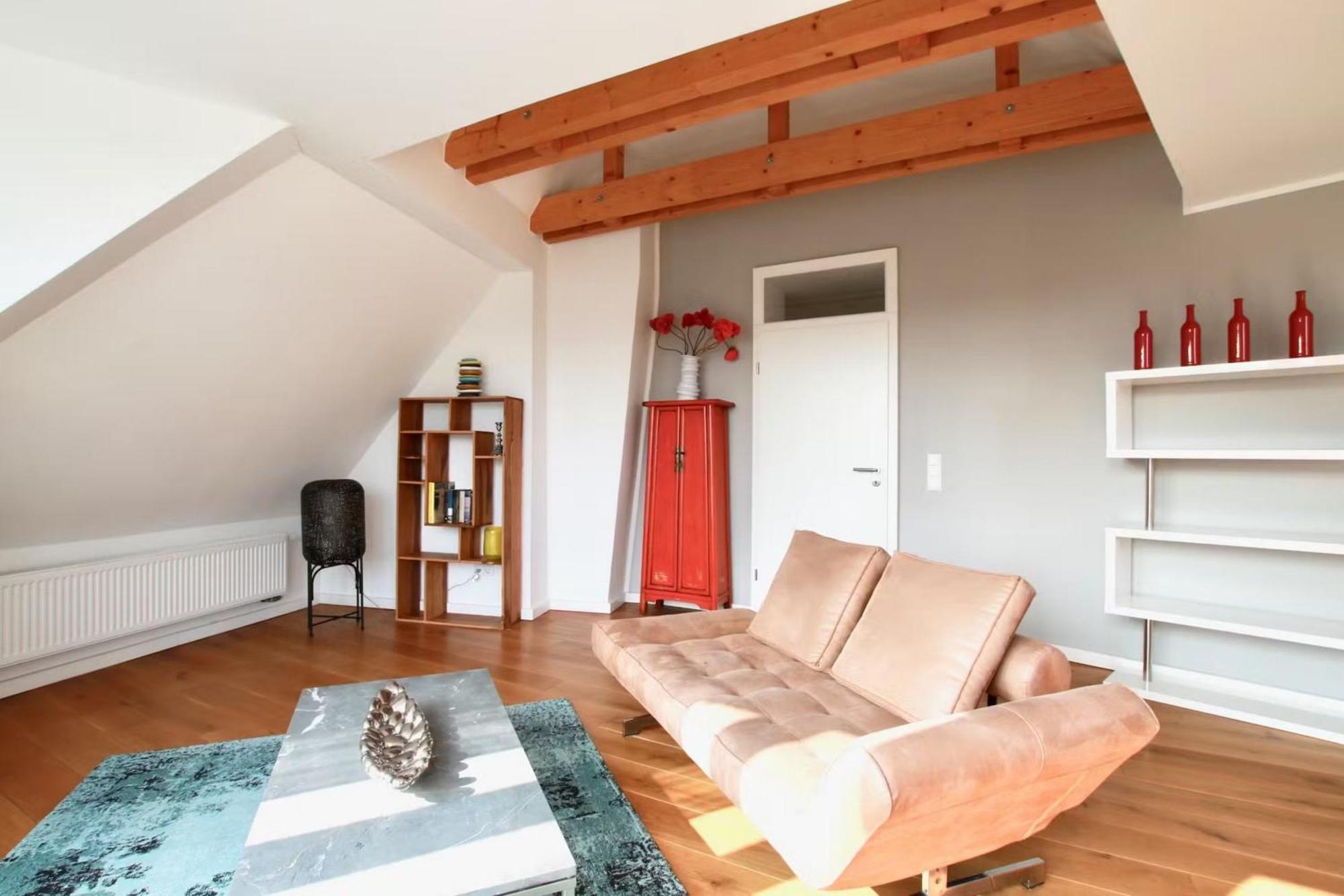 Grosse Dachgeschosswohnung Mit Balkon Im Belgischen Viertel * Colónia