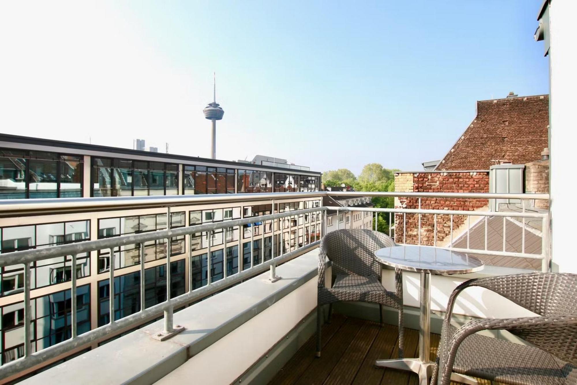 Apartamento Grosse Dachgeschosswohnung Mit Balkon Im Belgischen Viertel *