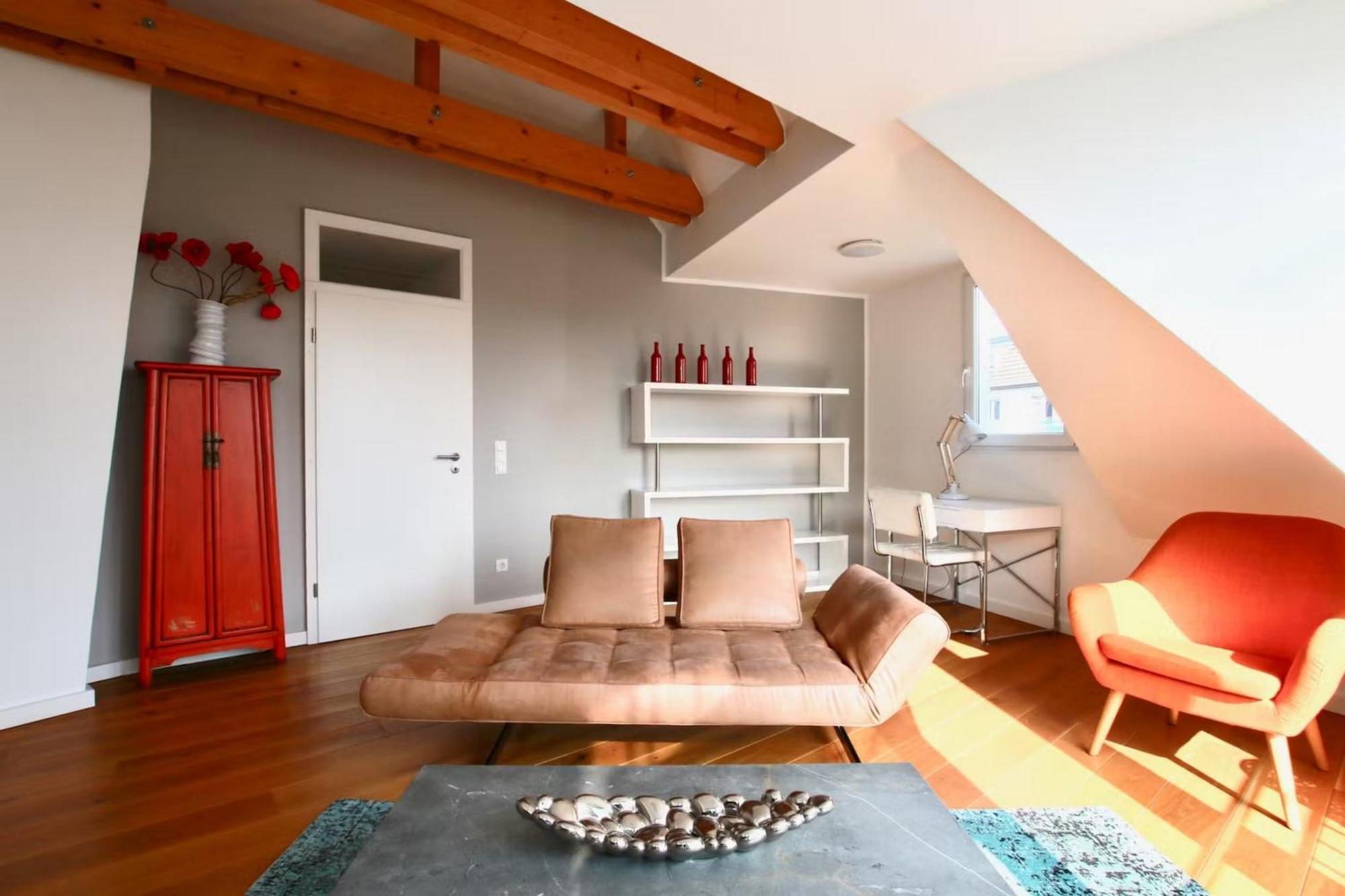 Grosse Dachgeschosswohnung Mit Balkon Im Belgischen Viertel Apartamento