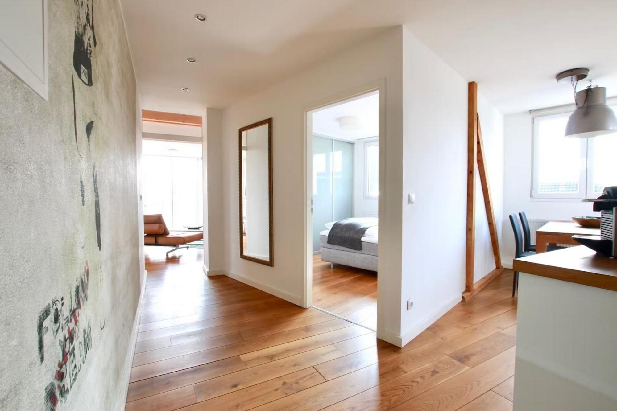 Grosse Dachgeschosswohnung Mit Balkon Im Belgischen Viertel