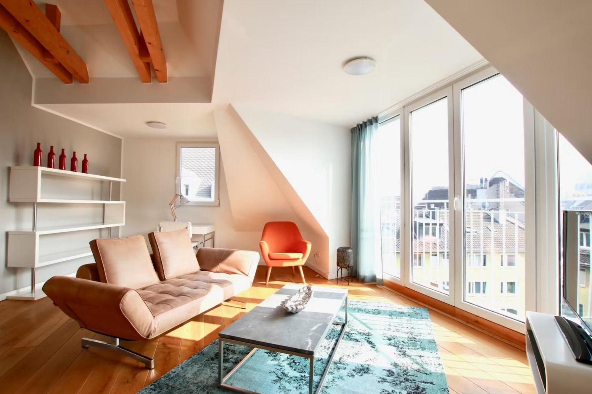 Grosse Dachgeschosswohnung Mit Balkon Im Belgischen Viertel * Colónia